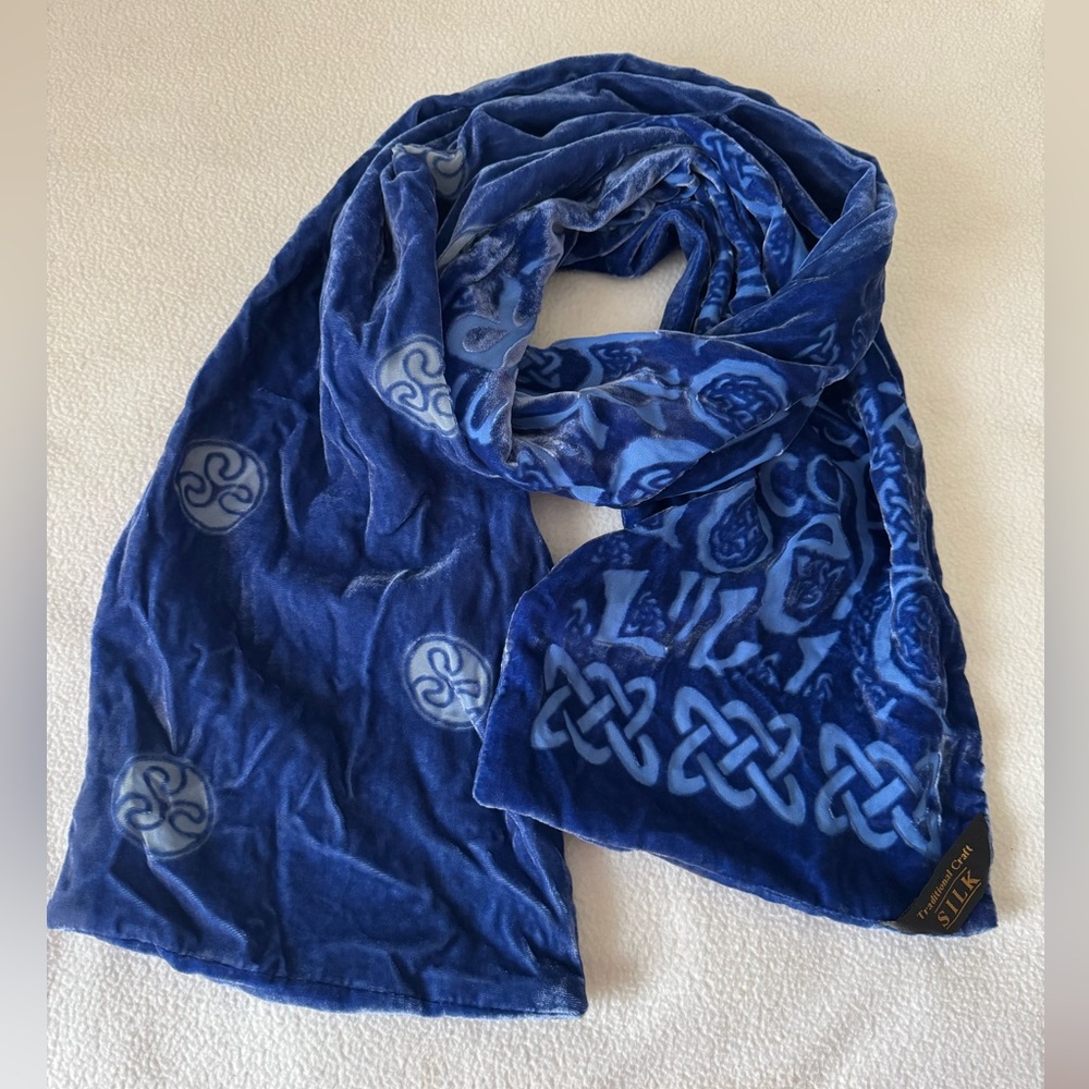 Traditional Craft Silk blend Burnout Velvet Celtic Knot Triskele Scarf Irish
